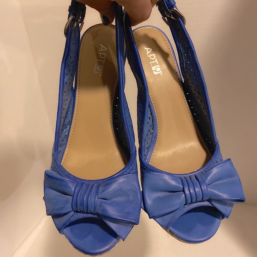 ⭐️HP!⭐️ Blue Bow Sling Back Wedges - Picture 5 of 5